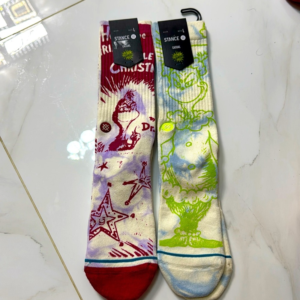 BNWT/ grinch 2 sets of socks